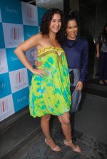 Sameera Reddy,Sushma Reddy at the launch of new collection in 212 on 22nd Aug 2012 (154).JPG